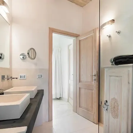 Villa [villa Sul Mare] Con Piscina E Jacuzzi Privata Baja Sardinia