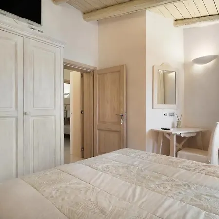 Villa Sul Mare Con Piscina E Jacuzzi Privata Baja Sardinia