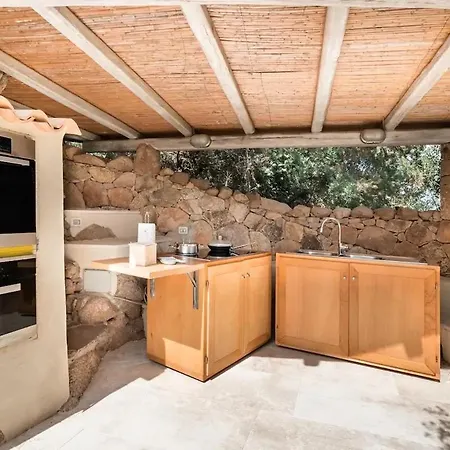 Sul Mare Con Piscina E Jacuzzi Privata Baja Sardinia